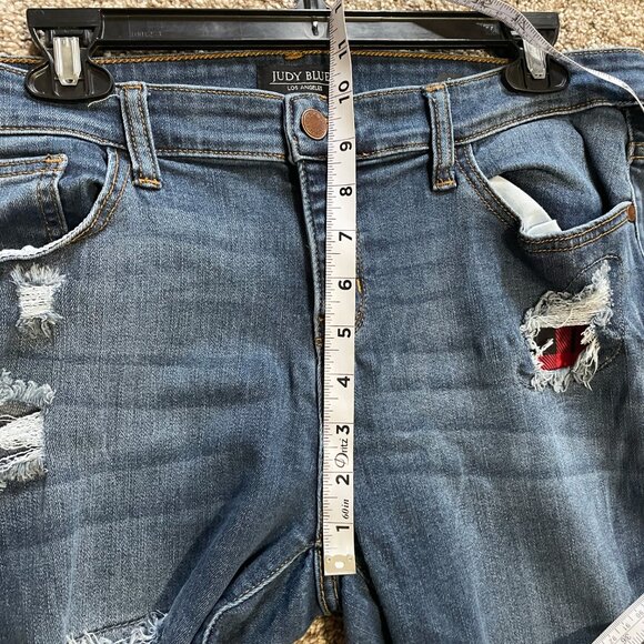 JUDY BLUE Buffalo Plaid Patch Distressed Skinny Jeans Size 32 - Picture 10 of 11